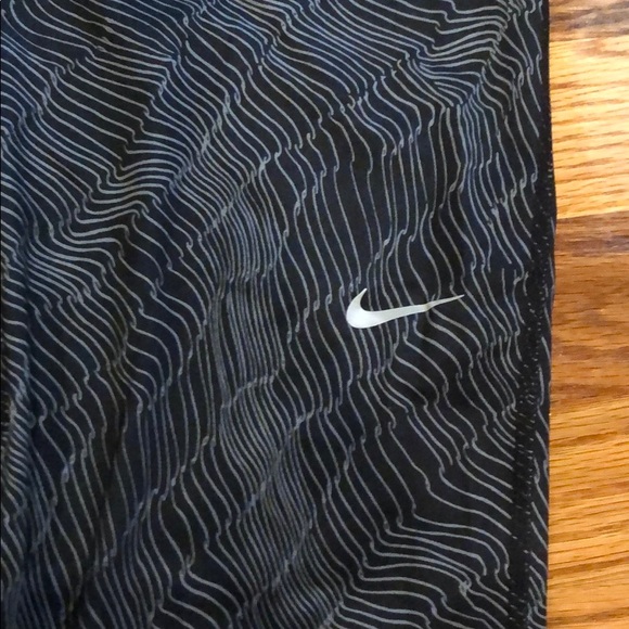Nike cropped leggings - Picture 2 of 3